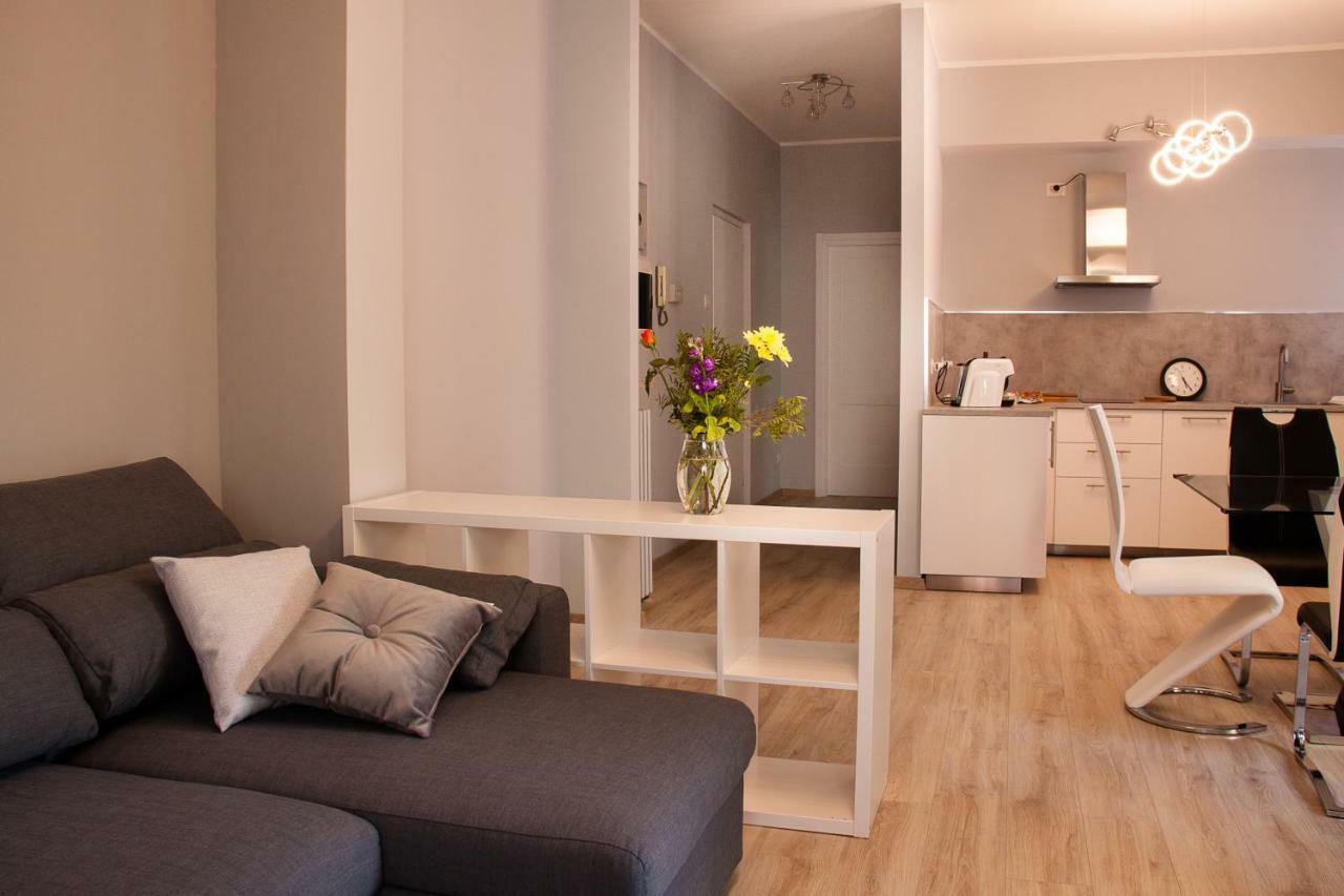 Lg Apartment 斯特雷萨 外观 照片